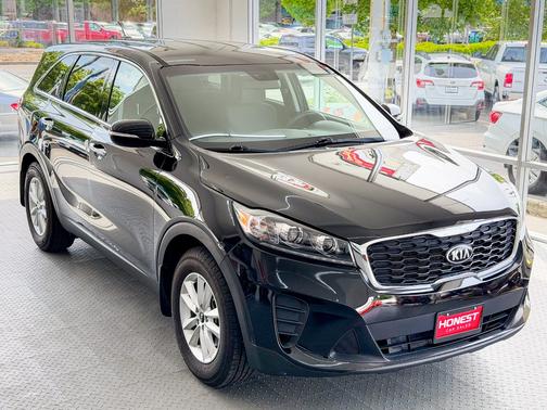 Black 2019 Kia Sorento LX