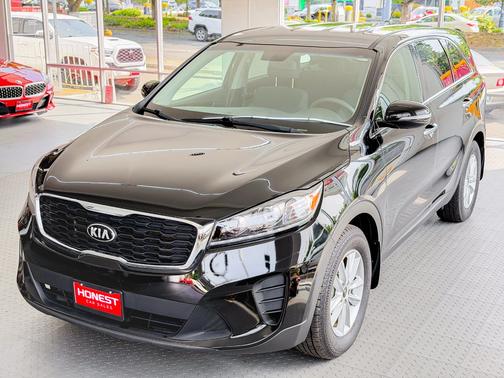 Black 2019 Kia Sorento LX