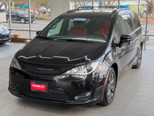 2020 Chrysler Pacifica Hybrid Red S