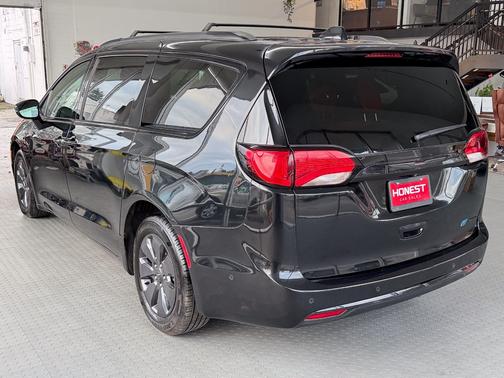 2020 Chrysler Pacifica Hybrid Red S