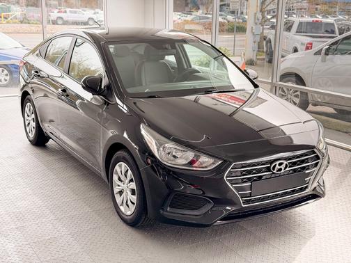 Black 2020 Hyundai Accent SE