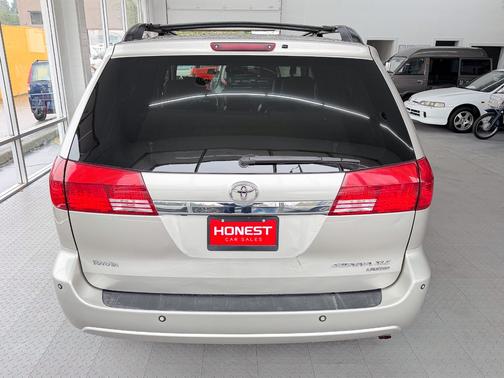 2004 Toyota Sienna XLE Limited