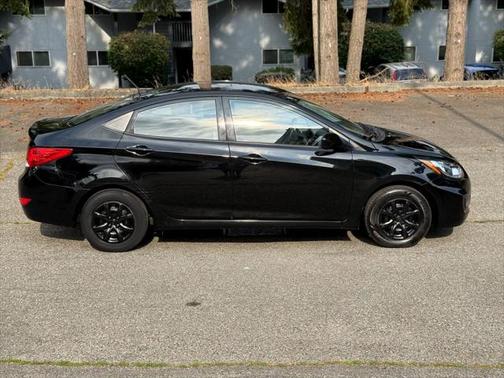 2013 Hyundai Accent SE