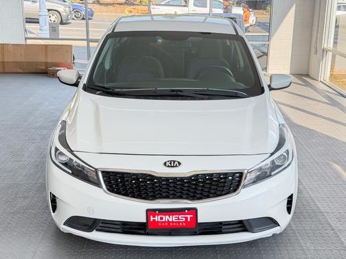 White 2018 Kia Forte
