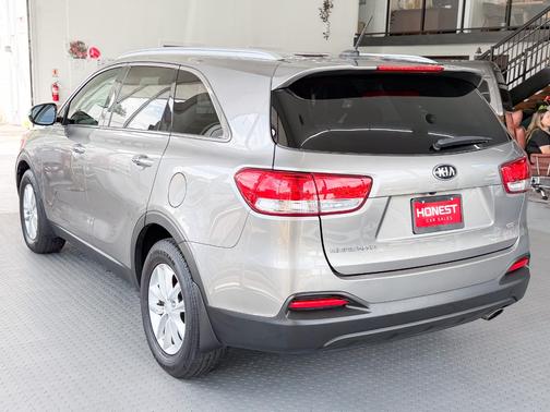 Gray 2016 Kia Sorento LX