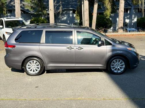 2011 Toyota Sienna XLE