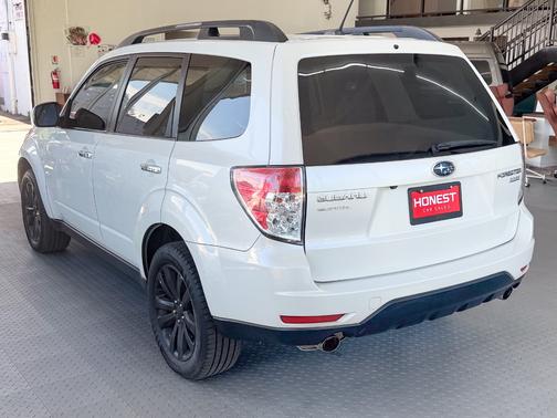White 2012 Subaru Forester 2.5X Limited