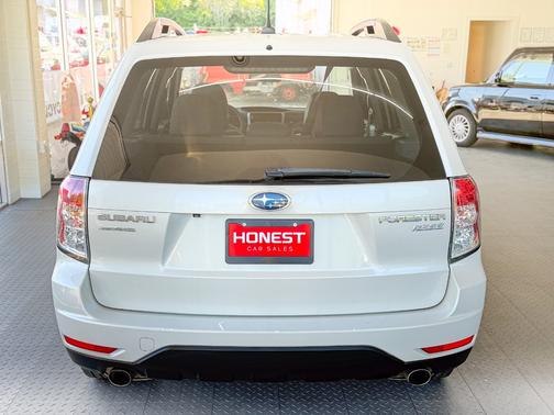 White 2012 Subaru Forester 2.5X Limited