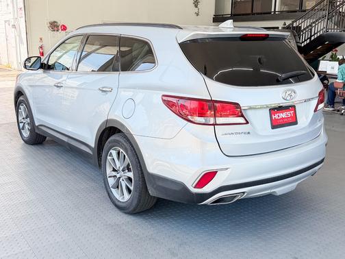Silver 2017 Hyundai SANTA FE SE