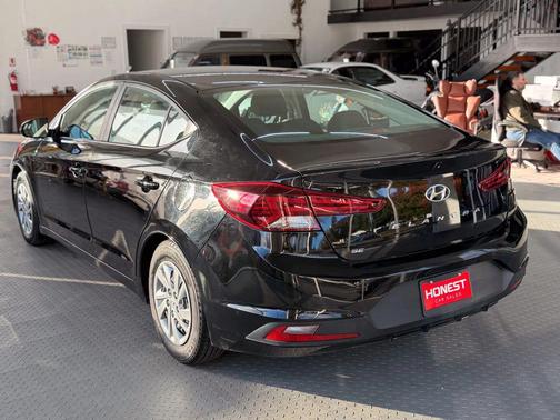 2020 Hyundai ELANTRA SE