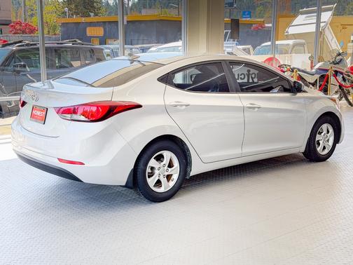 Silver 2015 Hyundai ELANTRA SE