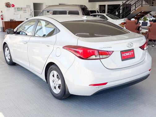 Silver 2015 Hyundai ELANTRA SE