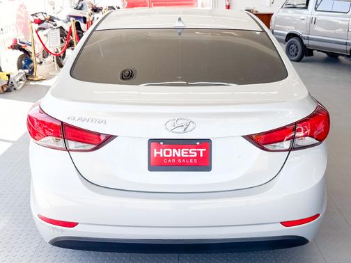 Silver 2015 Hyundai ELANTRA SE