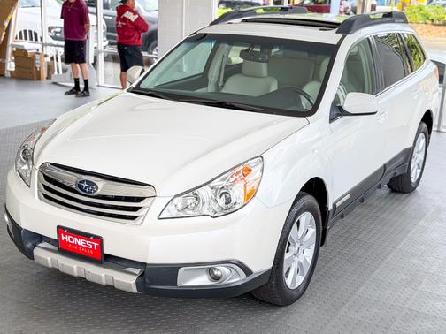 White 2012 Subaru Outback 2.5i Limited