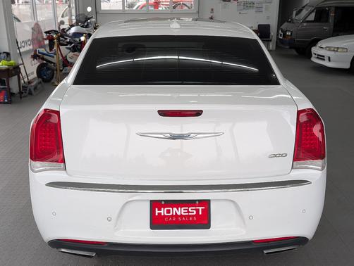 2016 Chrysler 300 Anniversary Edition