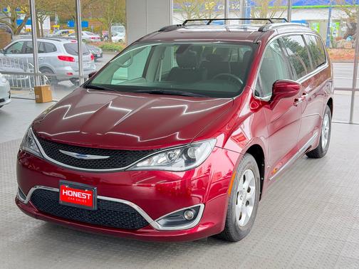 2017 Chrysler Pacifica Touring-L Plus