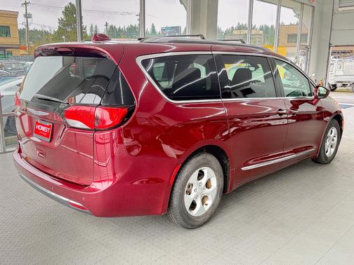 2017 Chrysler Pacifica Touring-L Plus