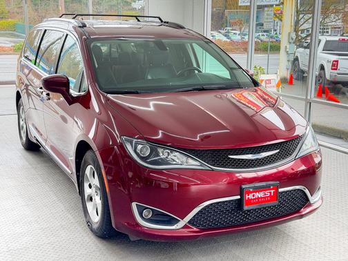 2017 Chrysler Pacifica Touring-L Plus