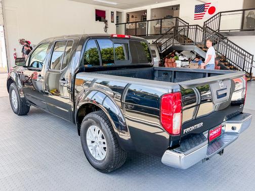 Black 2019 Nissan Frontier SV