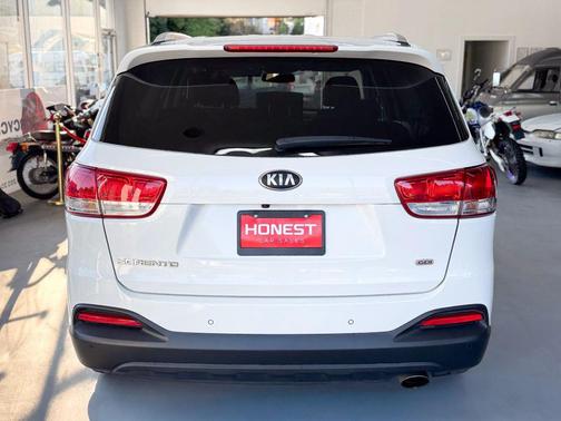 2018 Kia Sorento LX