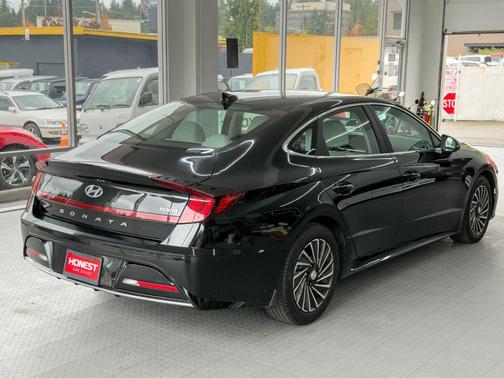 2023 Hyundai SONATA Hybrid SE