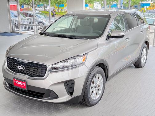 Silver 2019 Kia Sorento LX