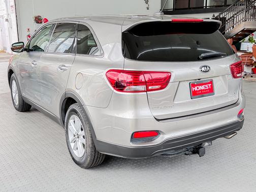 Silver 2019 Kia Sorento LX