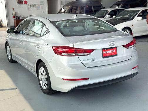 2018 Hyundai ELANTRA SE