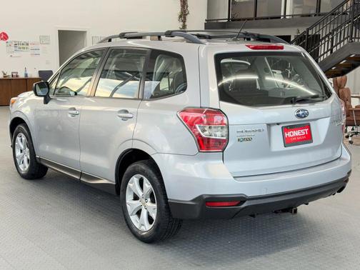 2015 Subaru Forester 2.5i