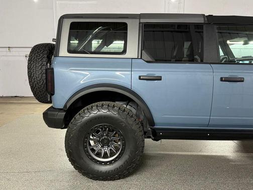 Azure Gray Metallic Tri-Coat 2023 Ford Bronco Badlands