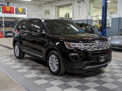 Photo 3 of 54 of 2018 Ford Explorer XLT