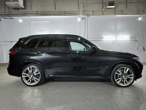 2021 BMW X5 M50i