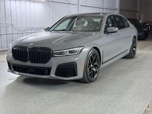 Bernina Grey Amber Effect 2021 BMW 750 i xDrive