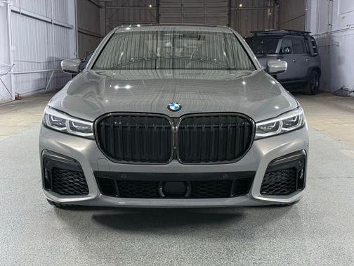 Bernina Grey Amber Effect 2021 BMW 750 i xDrive
