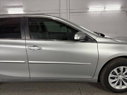 Celestial Silver Metallic 2016 Toyota Camry LE