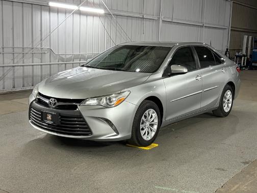 Celestial Silver Metallic 2016 Toyota Camry LE
