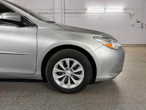 Celestial Silver Metallic 2016 Toyota Camry LE