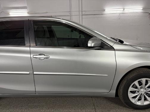 Celestial Silver Metallic 2016 Toyota Camry LE