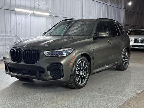 Manhattan Green Metallic 2022 BMW X5 PHEV xDrive45e