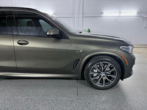Manhattan Green Metallic 2022 BMW X5 PHEV xDrive45e