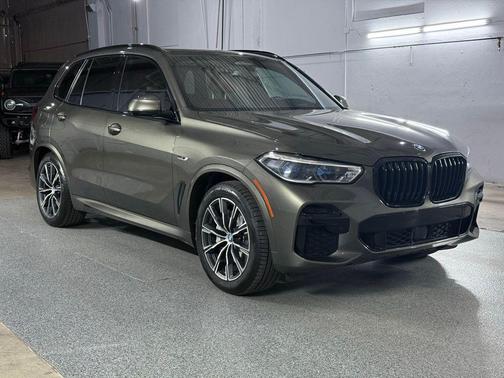 Manhattan Green Metallic 2022 BMW X5 PHEV xDrive45e