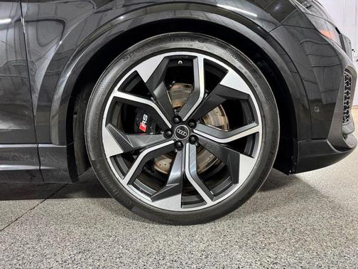 Mythos Black Metallic 2023 Audi RS Q8 4.0T