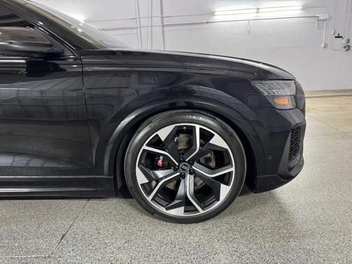 Mythos Black Metallic 2023 Audi RS Q8 4.0T