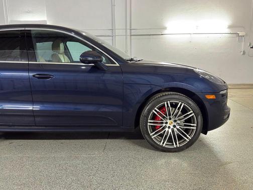 Night Blue Metallic 2018 Porsche Macan Macan