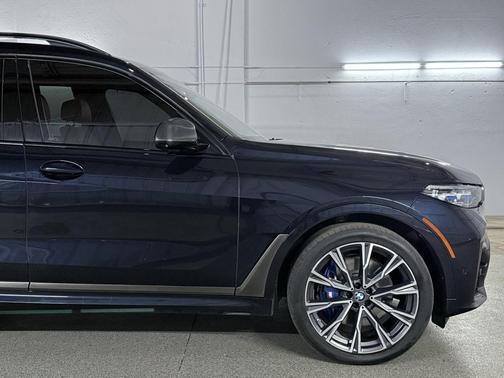 2022 BMW X7 M50i