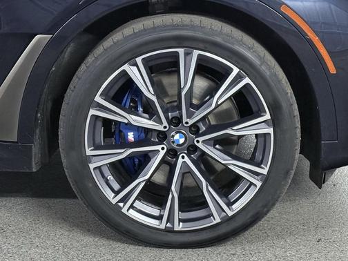 2022 BMW X7 M50i