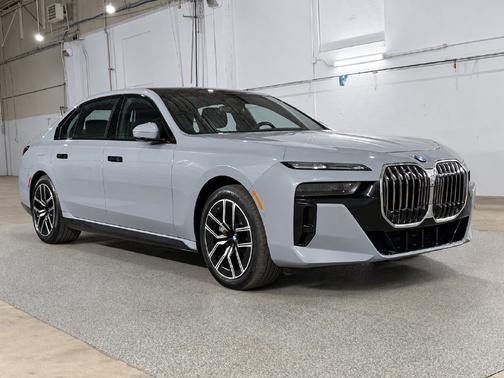 Brooklyn Gray Metallic 2024 BMW 760 i xDrive