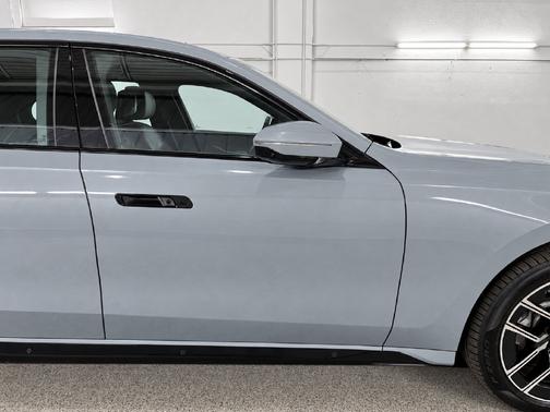 Brooklyn Gray Metallic 2024 BMW 760 i xDrive