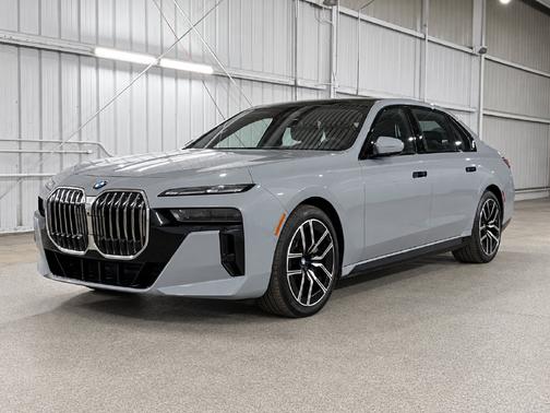 Brooklyn Gray Metallic 2024 BMW 760 i xDrive
