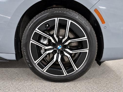 Brooklyn Gray Metallic 2024 BMW 760 i xDrive